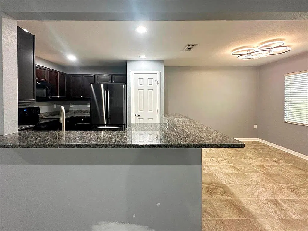 4 bed, 2.0 bath, 1690 sqft, $1,995 — Photo 4