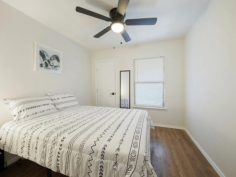 Ceiling fan included