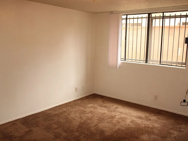 12100 Birch Ave — Photo 27