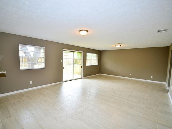 3rd image of 5104 Tamarach Dr