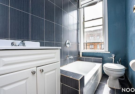 4th image of 1625 Park Pl APT 12A