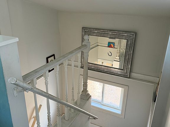5th image of 33 Barnesdale Ave S #2