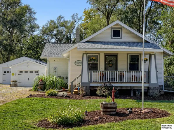 204 S Park Ave, Valley, NE 68064