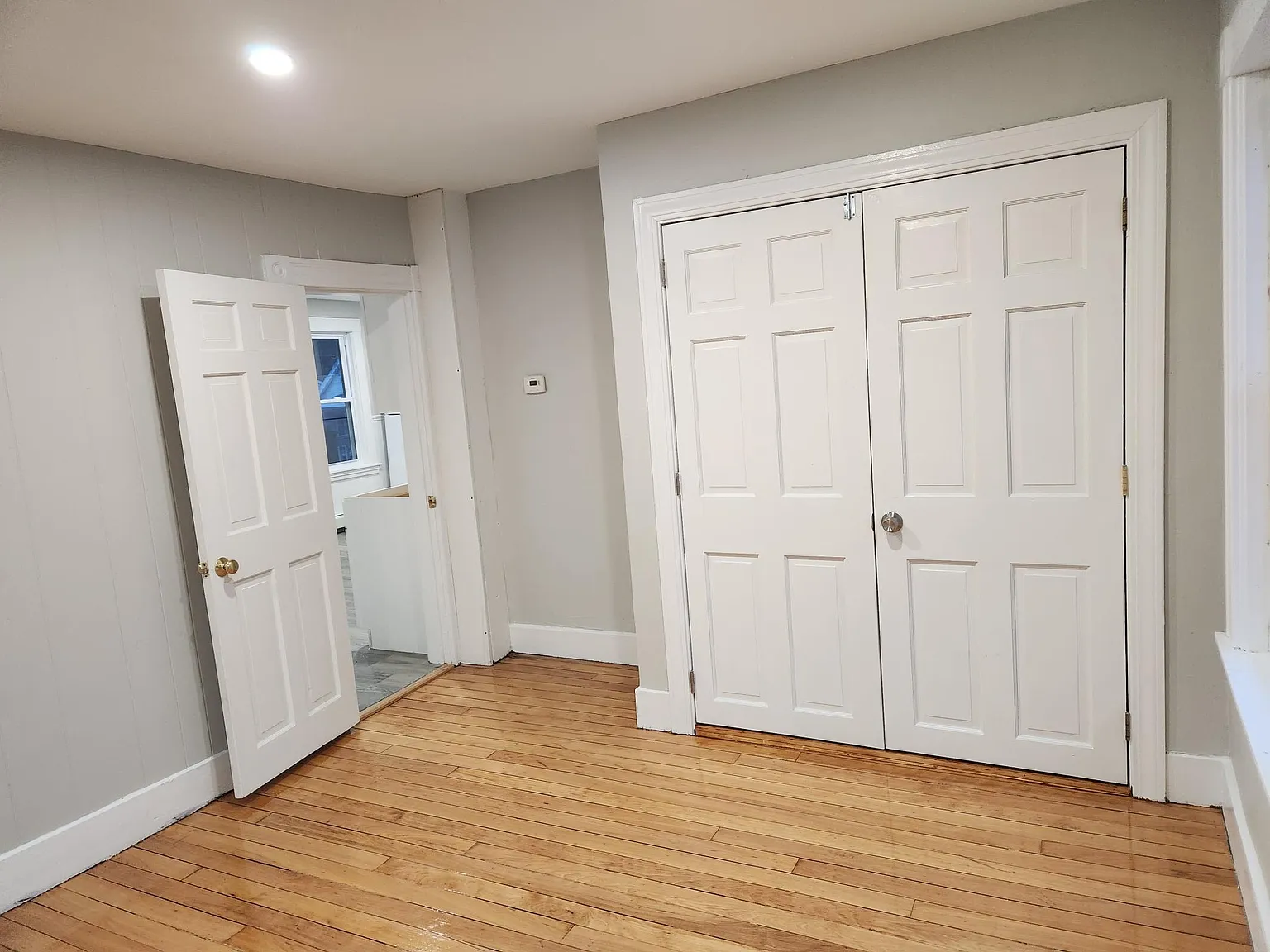 3 bed, 1200 sqft, $2,050 — Photo 2