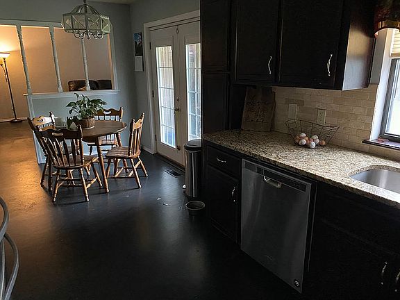 5th image of 1213 W Hazel Ave