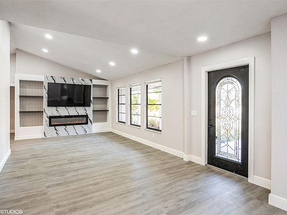 5th image of 13964 Aster Avenue