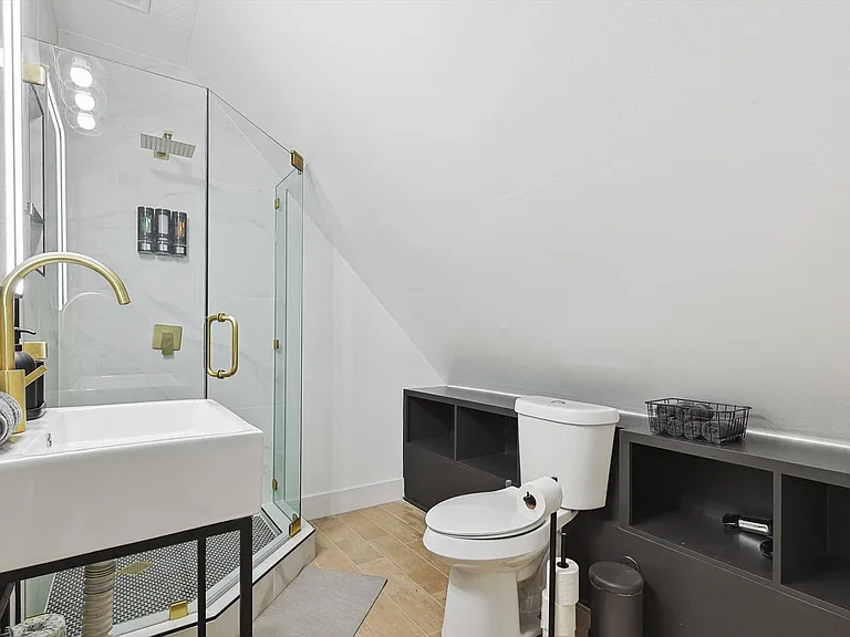 2420 Vista Glen Ln — Photo 42