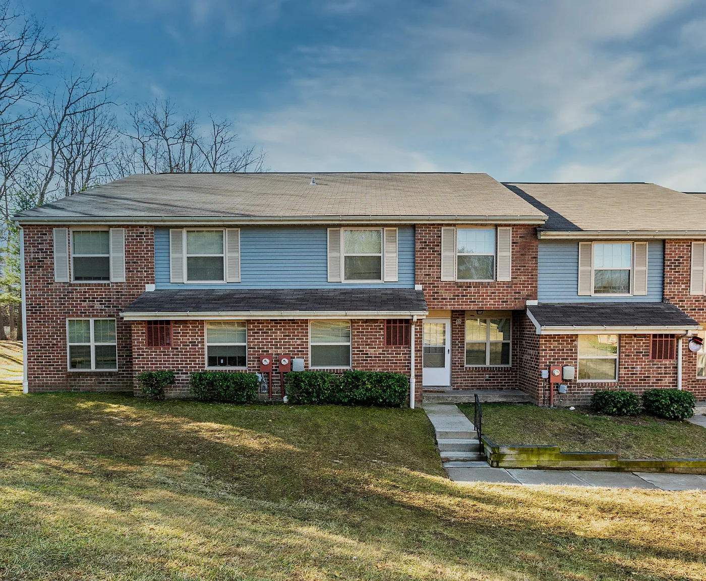 Spring Hill Apartments & Townhomes — Photo 1