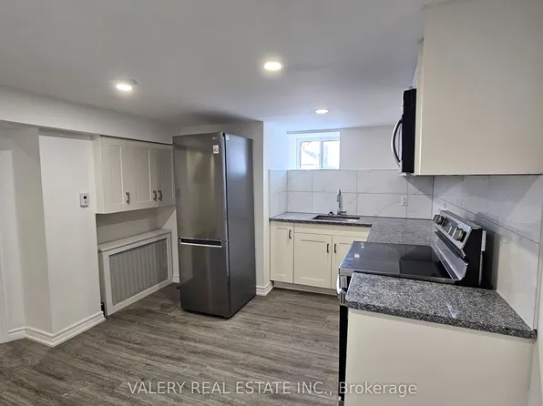 55 Richardson Ave, Toronto, ON M6M 3R8