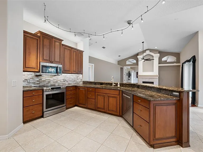 10675 Park Place Dr — Photo 16
