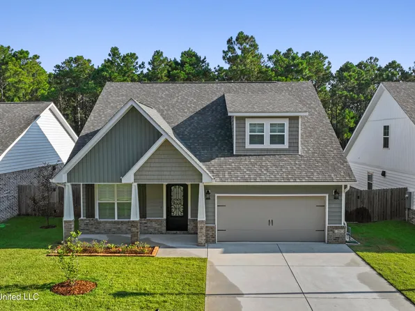 221 Madison Place Dr, Ocean Springs, MS 39564