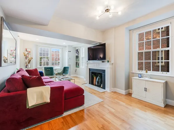 15 River St APT 704, Boston, MA 02108