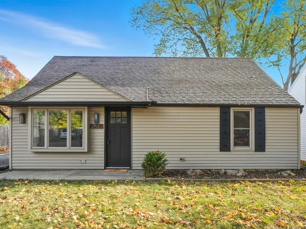 15208 Beulah Dr, Leo, IN 46765