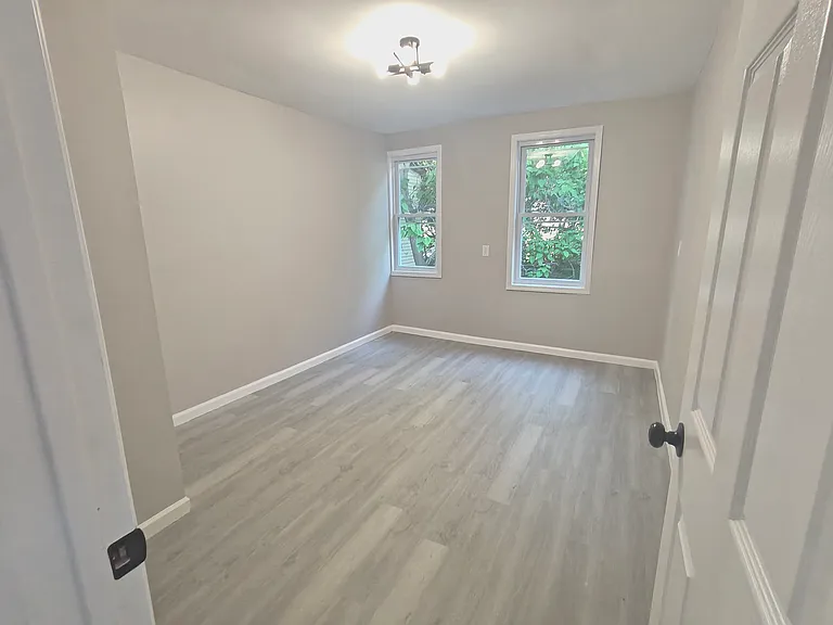 291 W Runyon St #2B — Photo 5