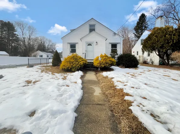 22 Seagrave St, Uxbridge, MA 01569