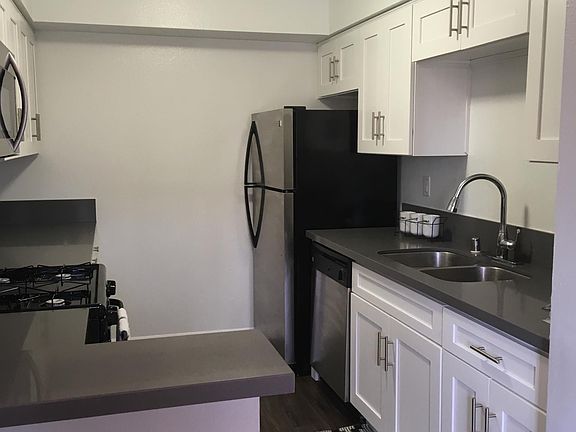 3rd image of 6502 Vineland Ave APT 2