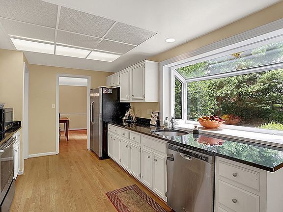 5th image of 1410 Fallsmead Way