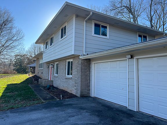 3rd image of 3906 Lake Haven Cir