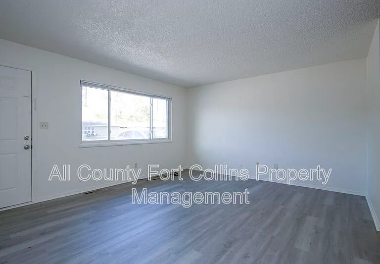 1718 Larch St #2 — Photo 2
