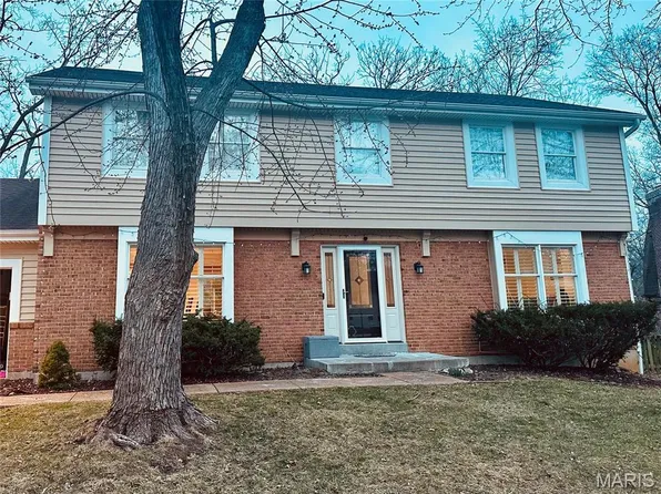 14964 Water Ridge Ct, Chesterfield, MO 63017