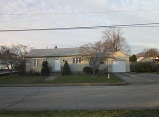 94 Cannon St, Cranston, RI 02920