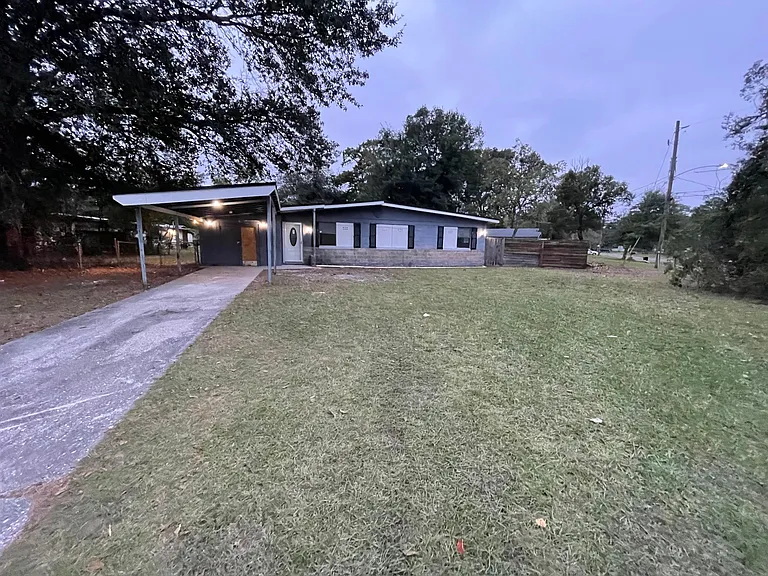 3740 Macgregor Dr — Photo 3