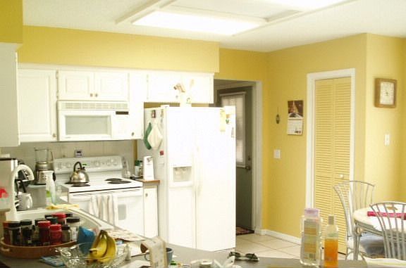 Eat-in Kitchen