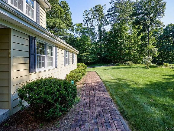 4th image of 10 Stoutenburgh Drive