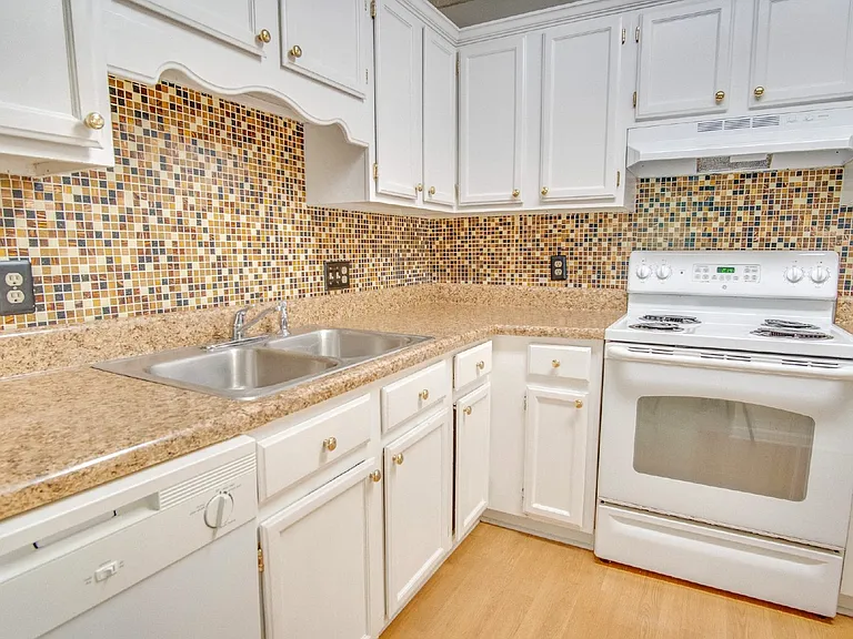 3164 Cedarwood Village Ln — Photo 9