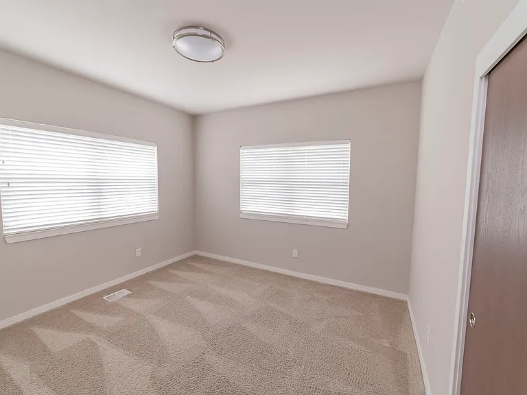 Mammoth Springs Apartments & Townhomes — Photo 104