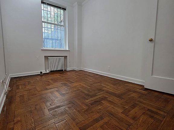 5th image of 128 E 35th St APT 4R