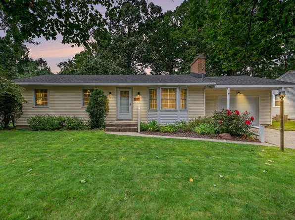 1297 Katrina Dr SE, Kentwood, MI 49508