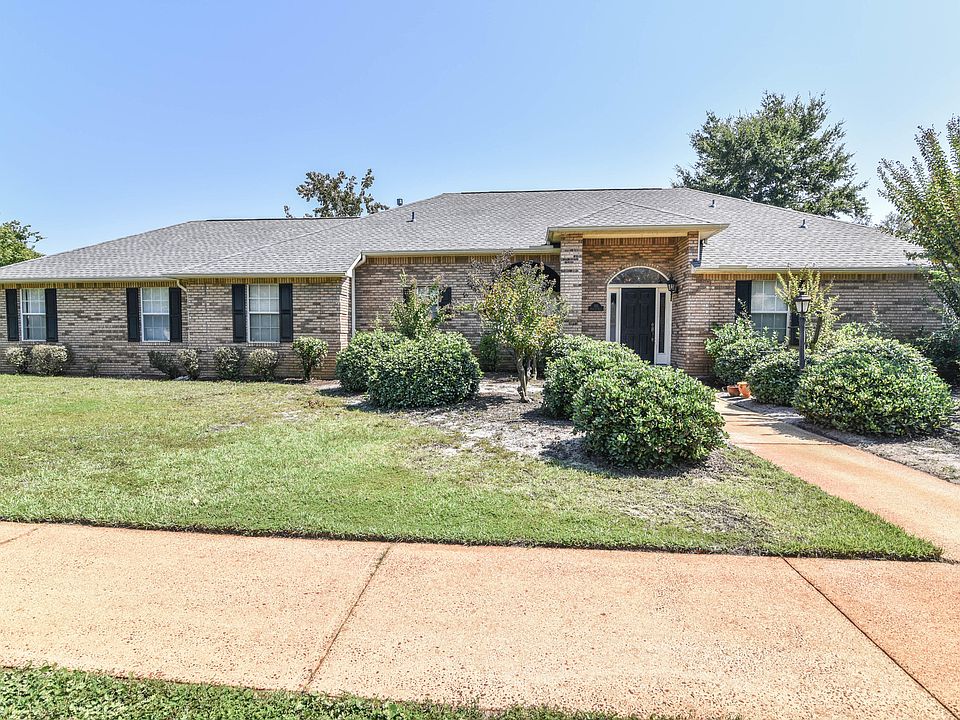 1st image of 325 Deerfield Dr