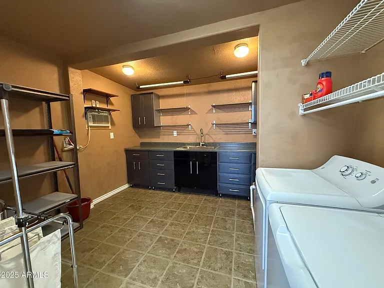 4032 E Hartford Ave — Photo 12