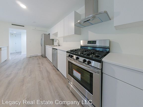 5th image of 130 Waterman St Unit 1