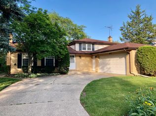 4015 Crestwood Dr, Northbrook, IL 60062