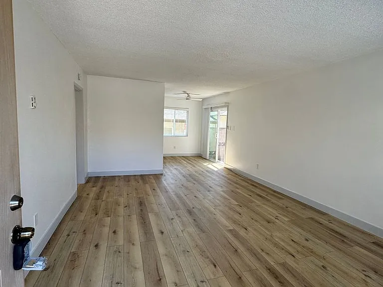 3720 Emerald St — Photo 34