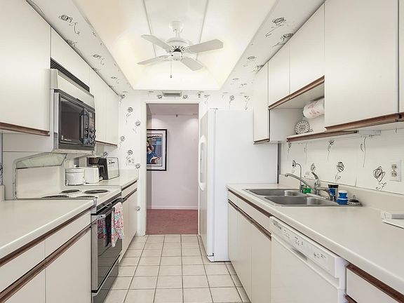 5th image of 2480 Presidential Way APT 1101