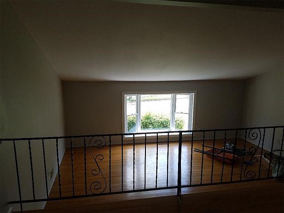 4th image of 31 Gladstone Dr