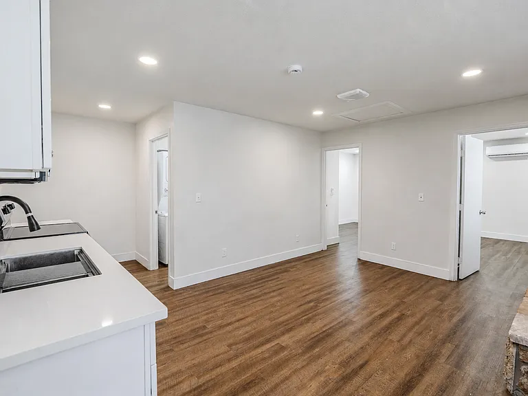 8840 San Vicente Ave — Photo 4