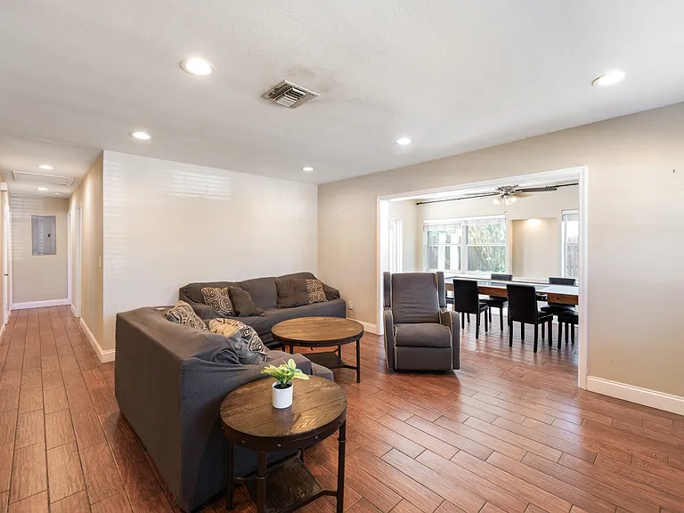 1211 Robin Rd — Photo 10