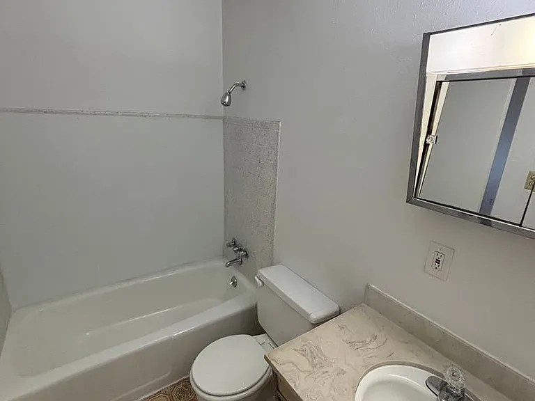 Taylor St Apartment — Photo 32