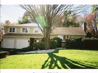 9 Warbler Cir, Bloomfield, CT 06002