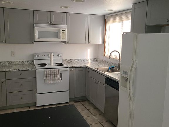 3rd image of 7567 S Cove Cir