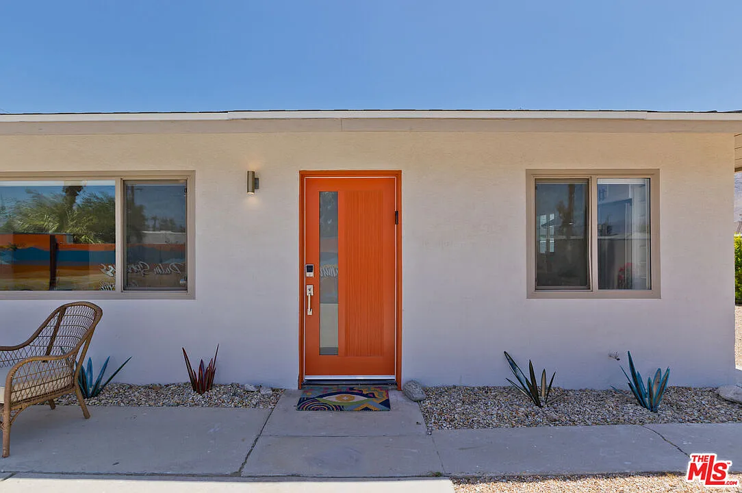 3 bed, 2.0 bath, 1108 sqft, $5,000 — Photo 1