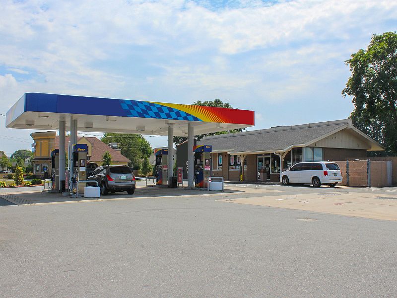 2nd image of 481 Warren Ave