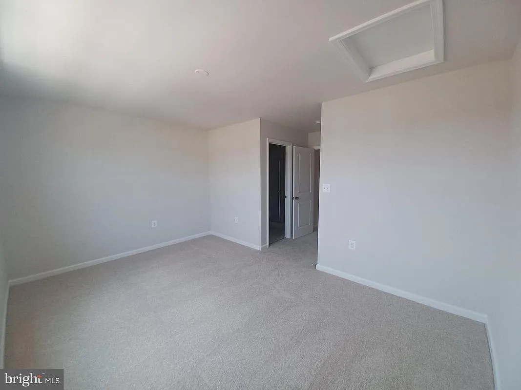 2 bed, 2.5 bath, 1387 sqft, $1,750 — Photo 3