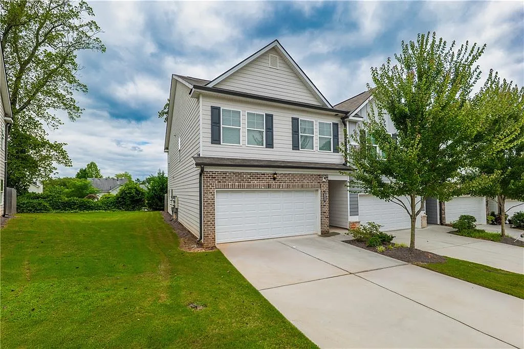 3 bed, 2.5 bath, 2085 sqft, $2,300 — Photo 3