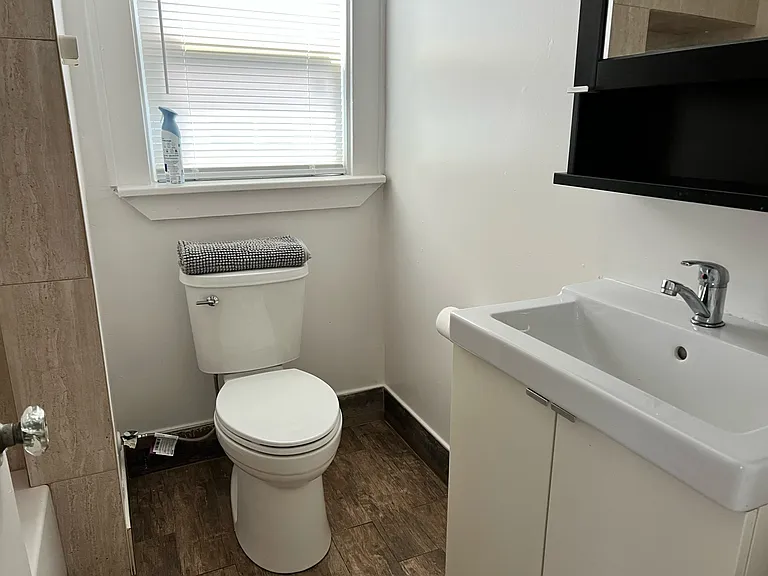 1922 Rosewood St #1R — Photo 7