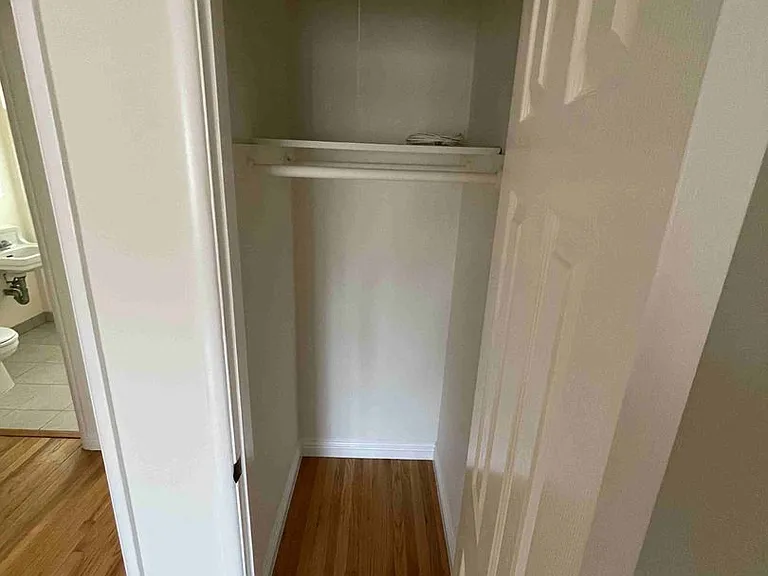 452 — Photo 11